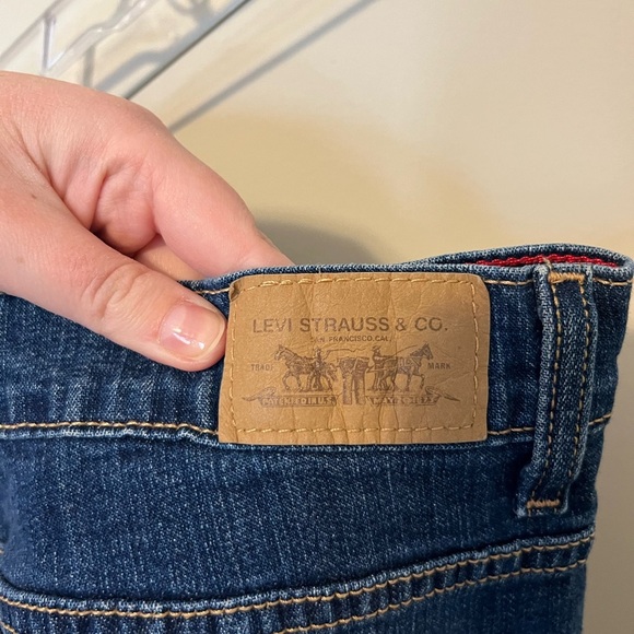 SOLD!❌ - Levi’s Blue Denim Relaxed Boot Cut Jeans - Picture 4 of 5